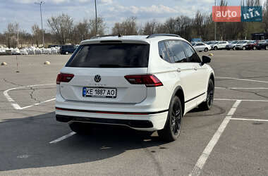 Внедорожник / Кроссовер Volkswagen Tiguan 2021 в 