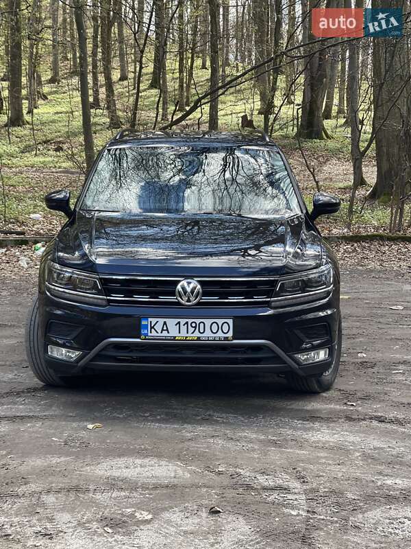 Позашляховик / Кросовер Volkswagen Tiguan 2021 в 
