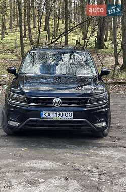 Позашляховик / Кросовер Volkswagen Tiguan 2021 в 