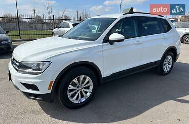 Позашляховик / Кросовер Volkswagen Tiguan 2017 в 