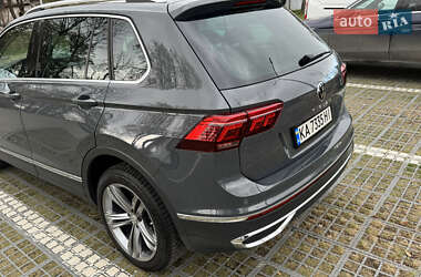 Внедорожник / Кроссовер Volkswagen Tiguan 2021 в 