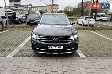Внедорожник / Кроссовер Volkswagen Tiguan 2021 в 