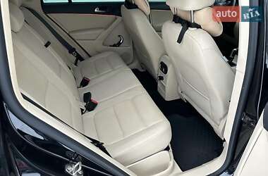 Внедорожник / Кроссовер Volkswagen Tiguan 2015 в 