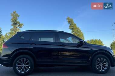 Позашляховик / Кросовер Volkswagen Tiguan 2017 в 
