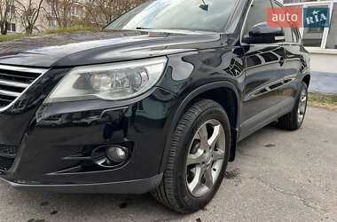 Внедорожник / Кроссовер Volkswagen Tiguan 2010 в 
