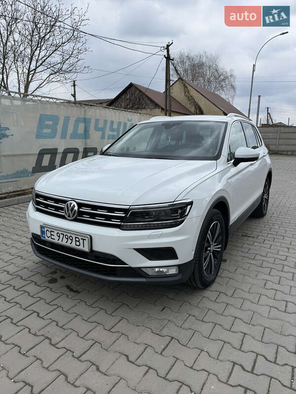 Внедорожник / Кроссовер Volkswagen Tiguan 2016 в 