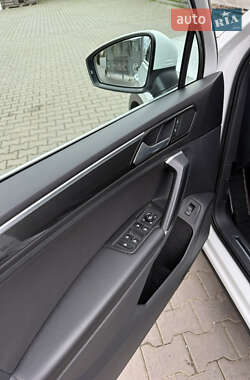 Внедорожник / Кроссовер Volkswagen Tiguan 2016 в 
