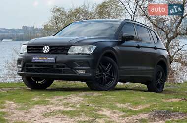 Внедорожник / Кроссовер Volkswagen Tiguan 2019 в 