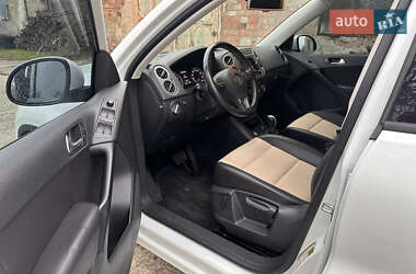 Внедорожник / Кроссовер Volkswagen Tiguan 2016 в 