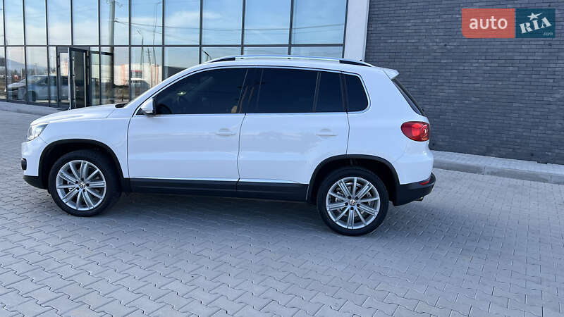 Внедорожник / Кроссовер Volkswagen Tiguan 2013 в Хусте