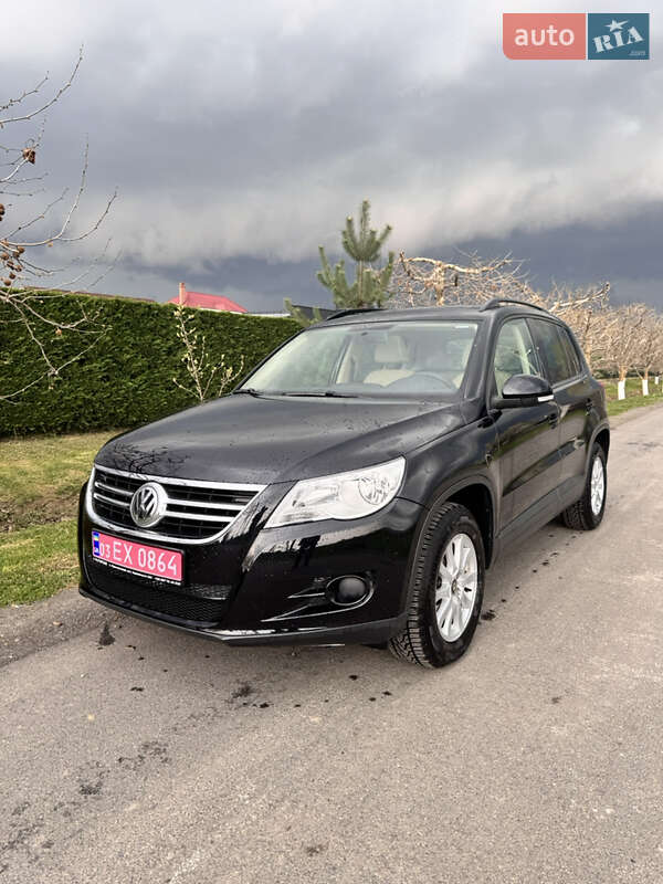 Внедорожник / Кроссовер Volkswagen Tiguan 2011 в 