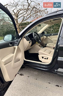 Внедорожник / Кроссовер Volkswagen Tiguan 2011 в 