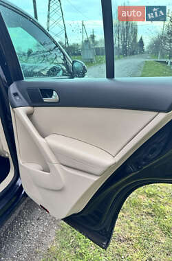 Внедорожник / Кроссовер Volkswagen Tiguan 2011 в 