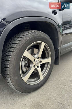 Внедорожник / Кроссовер Volkswagen Tiguan 2010 в 