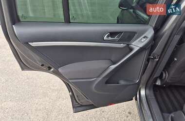 Внедорожник / Кроссовер Volkswagen Tiguan 2012 в 