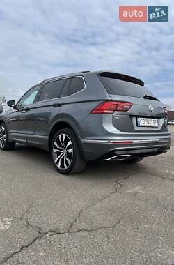 Внедорожник / Кроссовер Volkswagen Tiguan 2020 в 