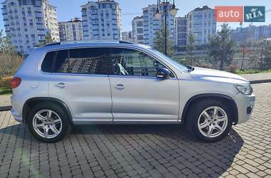 Внедорожник / Кроссовер Volkswagen Tiguan 2013 в 