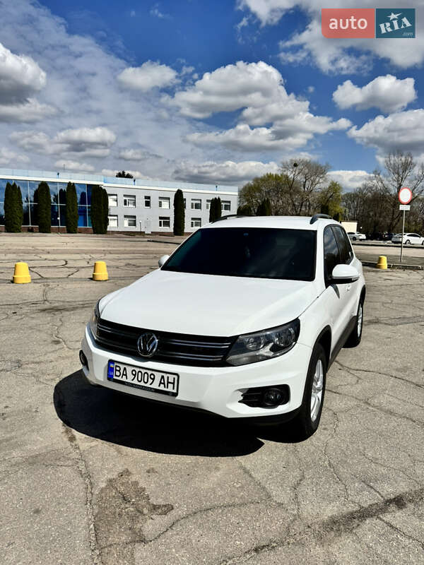 Внедорожник / Кроссовер Volkswagen Tiguan 2016 в 