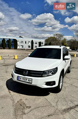 Внедорожник / Кроссовер Volkswagen Tiguan 2016 в 