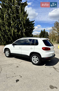 Внедорожник / Кроссовер Volkswagen Tiguan 2016 в 