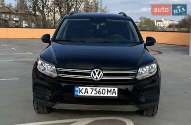 Внедорожник / Кроссовер Volkswagen Tiguan 2016 в 