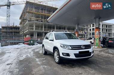 Позашляховик / Кросовер Volkswagen Tiguan 2014 в 