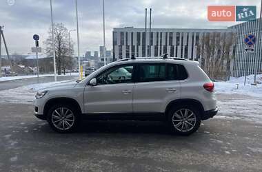 Позашляховик / Кросовер Volkswagen Tiguan 2014 в 