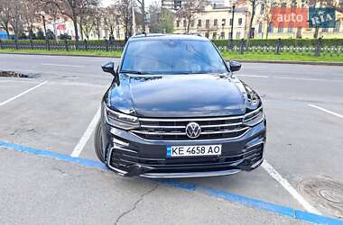 Внедорожник / Кроссовер Volkswagen Tiguan 2023 в 