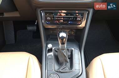 Внедорожник / Кроссовер Volkswagen Tiguan 2023 в 