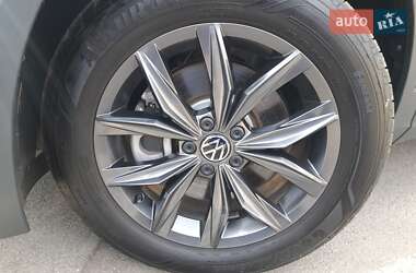 Внедорожник / Кроссовер Volkswagen Tiguan 2023 в 