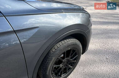 Внедорожник / Кроссовер Volkswagen Tiguan 2019 в 