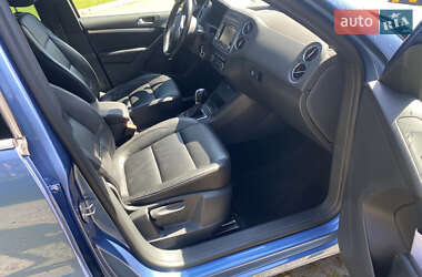 Позашляховик / Кросовер Volkswagen Tiguan 2012 в 