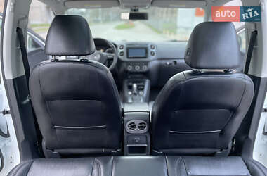 Внедорожник / Кроссовер Volkswagen Tiguan 2016 в 