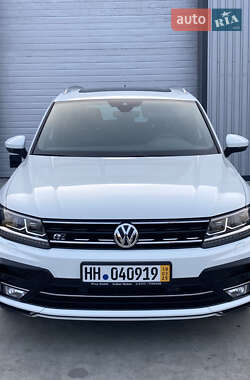 Внедорожник / Кроссовер Volkswagen Tiguan 2017 в 