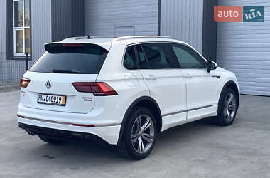 Внедорожник / Кроссовер Volkswagen Tiguan 2017 в 