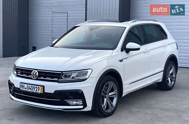 Внедорожник / Кроссовер Volkswagen Tiguan 2017 в 