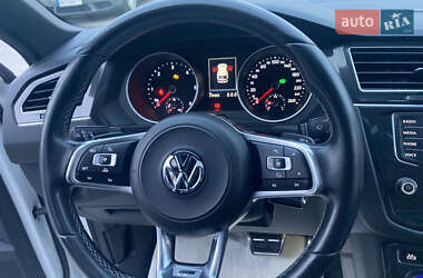 Внедорожник / Кроссовер Volkswagen Tiguan 2017 в 