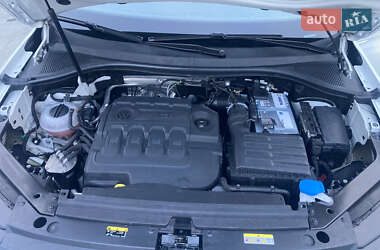 Внедорожник / Кроссовер Volkswagen Tiguan 2017 в 