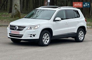 Внедорожник / Кроссовер Volkswagen Tiguan 2011 в 