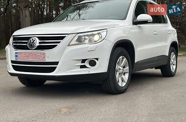 Внедорожник / Кроссовер Volkswagen Tiguan 2011 в 