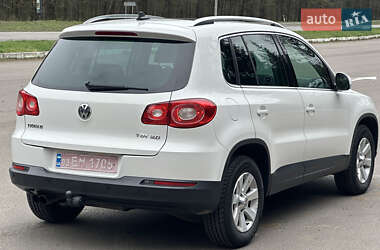 Внедорожник / Кроссовер Volkswagen Tiguan 2011 в 