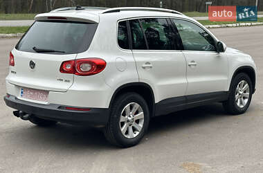 Внедорожник / Кроссовер Volkswagen Tiguan 2011 в 