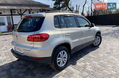 Внедорожник / Кроссовер Volkswagen Tiguan 2015 в 