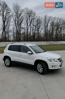 Внедорожник / Кроссовер Volkswagen Tiguan 2011 в 
