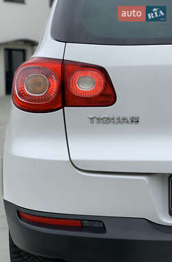 Внедорожник / Кроссовер Volkswagen Tiguan 2011 в 