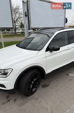 Внедорожник / Кроссовер Volkswagen Tiguan 2018 в 