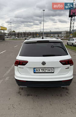 Внедорожник / Кроссовер Volkswagen Tiguan 2018 в 
