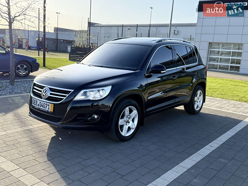 Внедорожник / Кроссовер Volkswagen Tiguan 2009 в 