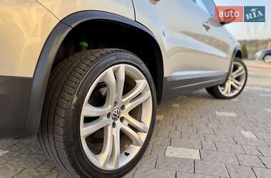 Позашляховик / Кросовер Volkswagen Tiguan 2012 в 