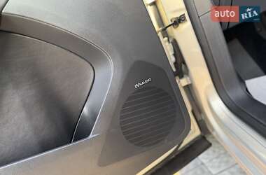 Позашляховик / Кросовер Volkswagen Tiguan 2012 в 